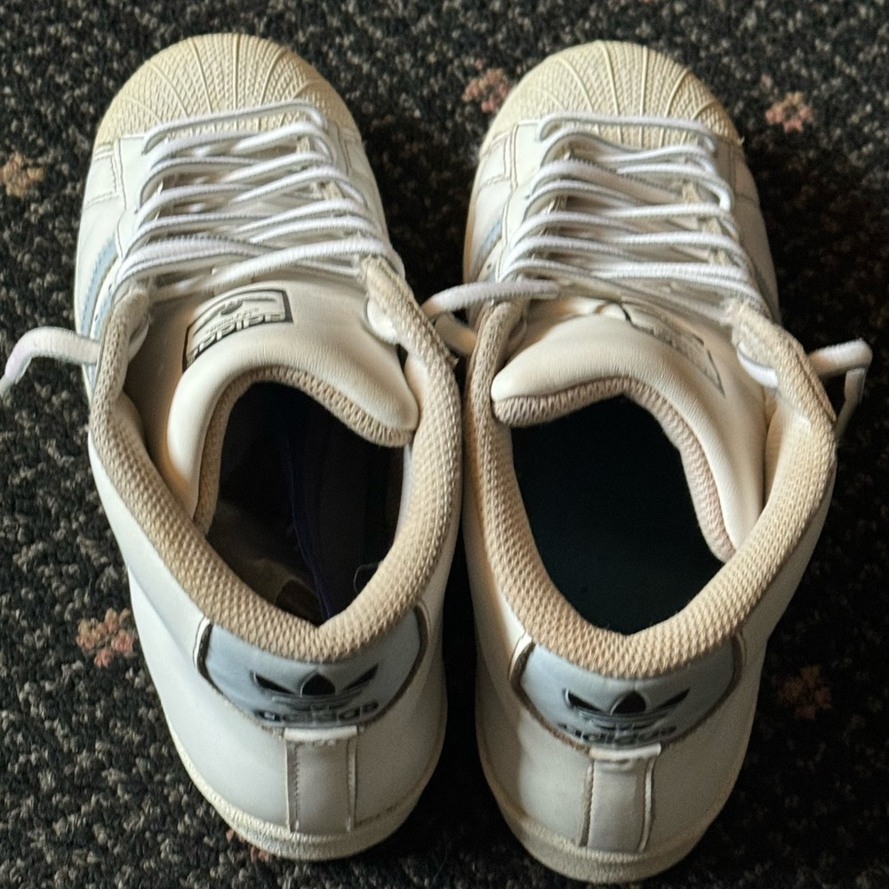 Kids adidas  size 5 1/2